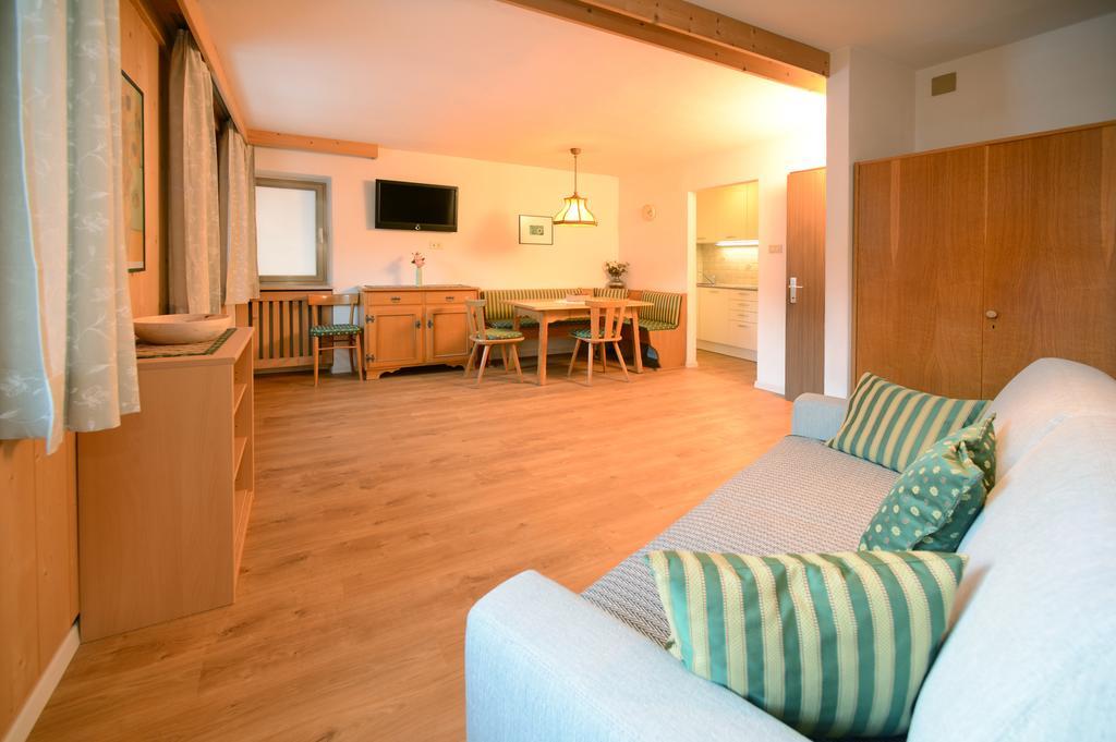 Apartments Villa Rosa Selva di Val Gardena Room photo