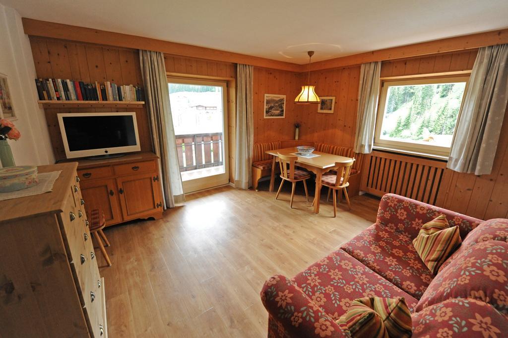 Apartments Villa Rosa Selva di Val Gardena Room photo